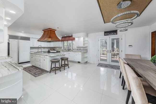 Building Photo - 1322 Commissioners Rd