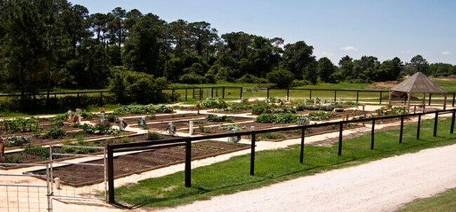 Building Photo - MOVE IN SPECIAL- 2 Bed / 2 Bath Condo with...