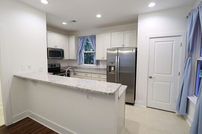 Building Photo - 2 bedroom/2.5 bath home in West Columbia.