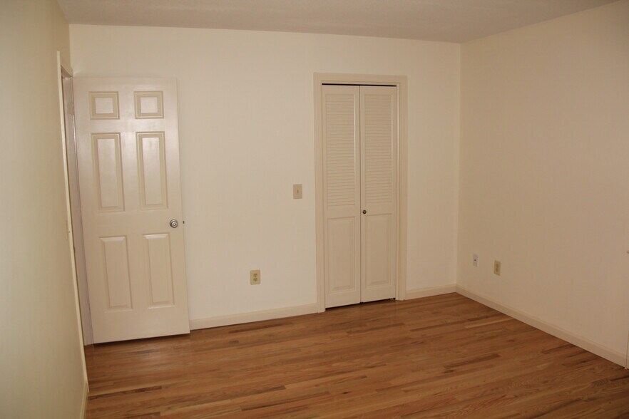 2nd bedroom - 45 Tunxis Vlg