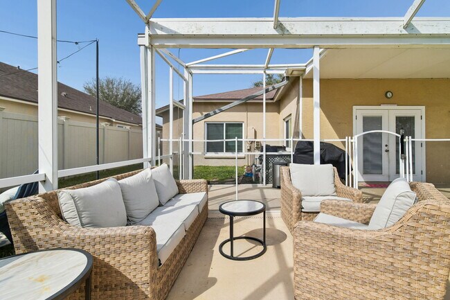 Building Photo - Tuscanny Street