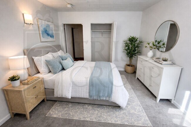 Building Photo - Move In Ready! North Hills School District-2 BR/1BA, Central AC, LVP Floors, Upgraded Kitchen, Ba...