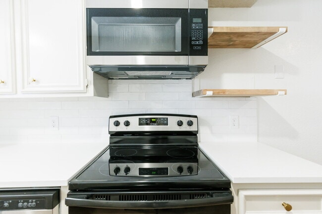 Building Photo - MOVE IN SPECIAL - HALF OFF 1ST MONTH RENT. Newly Remodeled Modern 2 bedroom with a garage