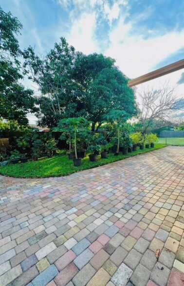 Building Photo - 2594 West End Rd