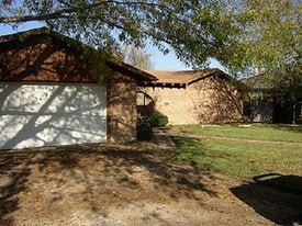 Building Photo - 105 Moody Cir