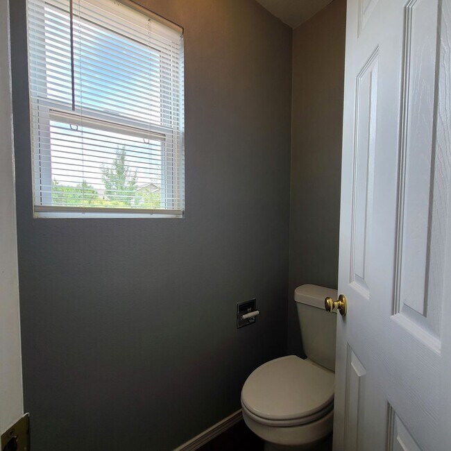 Building Photo - Beautiful home in Briargate Fairfax - D20 - ready to move in NOW!