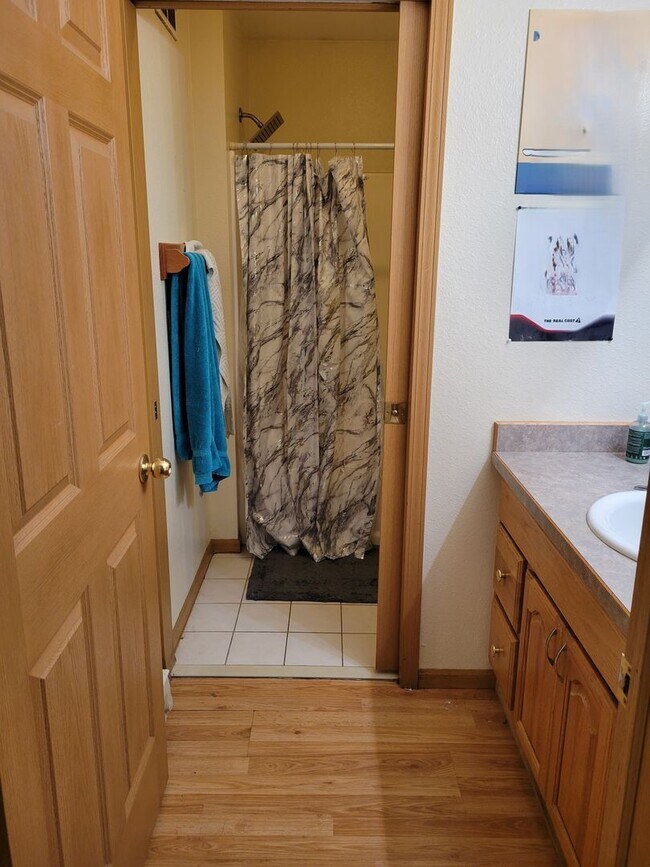 Building Photo - 5 Bedroom Duplex Unit