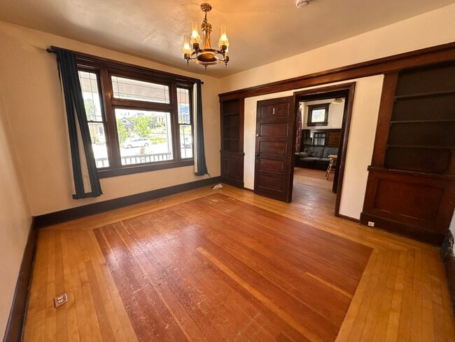 Building Photo - 1332 E 400 S