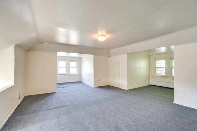 Building Photo - 485 Allyn St