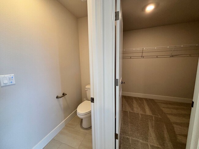 Building Photo - Brand New 5 Bedroom Home in Bull Mountain ...