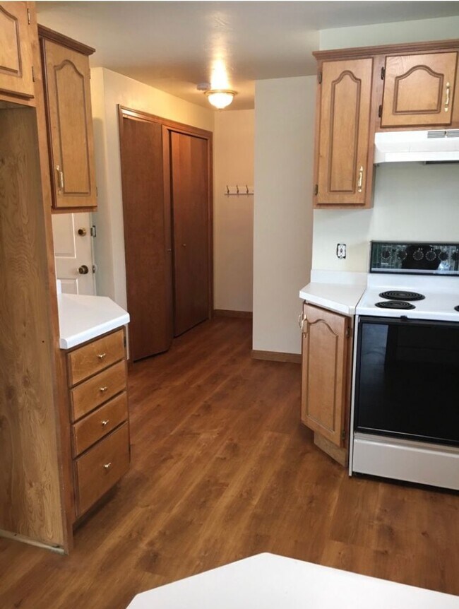 Building Photo - 3 Bed 2 Bath Duplex