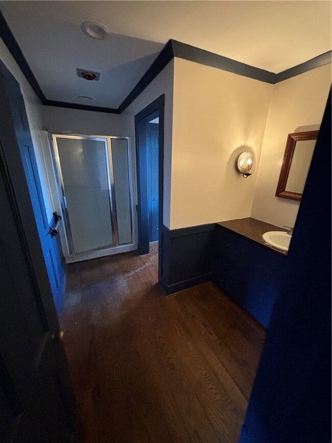 Building Photo - 930 W Bloomfield Rd