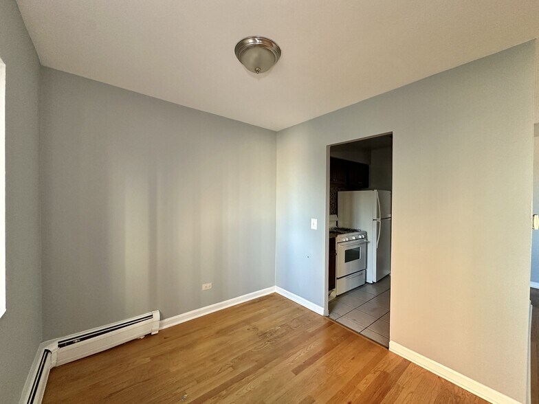 Building Photo - 5820 N Sheridan Rd