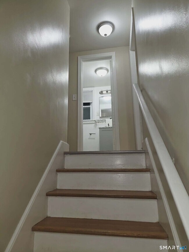 Building Photo - 271 Gaylord Dr