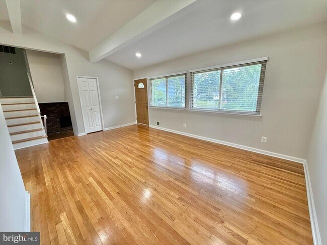 Building Photo - 7700 Glenister Dr