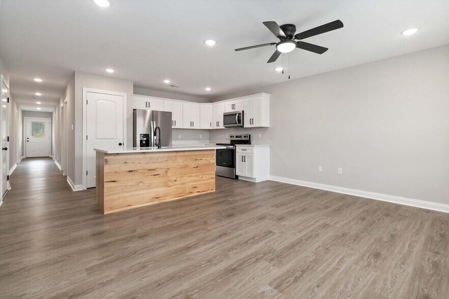 Building Photo - 418 Nandino Cir