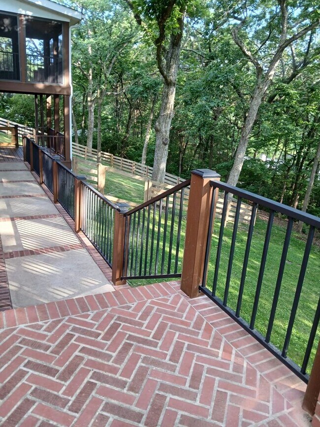 Building Photo - Shy's Hill Road Rental
