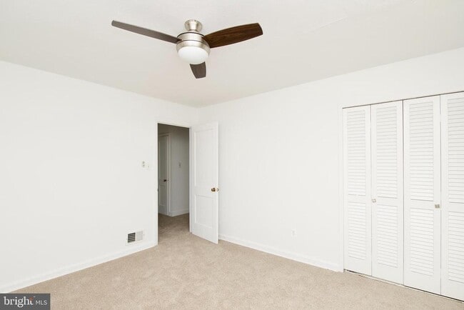 Building Photo - 5715 Fenwick Dr