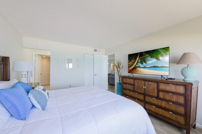 Building Photo - 4250 N Hwy A1A