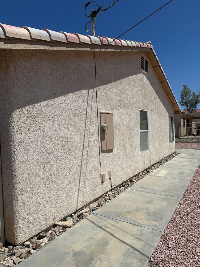 Building Photo - Long Term unfurnished - Pets allowed - Ple...
