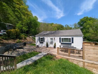 Building Photo - CUTE 2 Bedroom House in St Elmo
