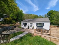 Building Photo - CUTE 2 Bedroom House in St Elmo