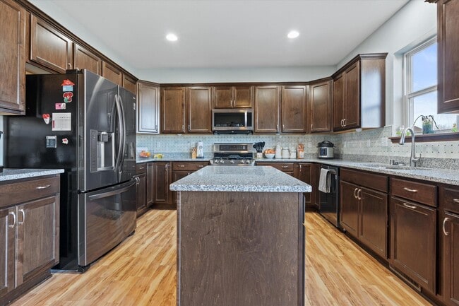 Building Photo - N42W22770 Beacon Ct