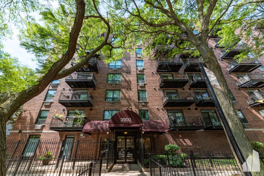 Building Photo - 3933 N Pine Grove Ave