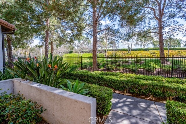 Building Photo - 318 Dewdrop