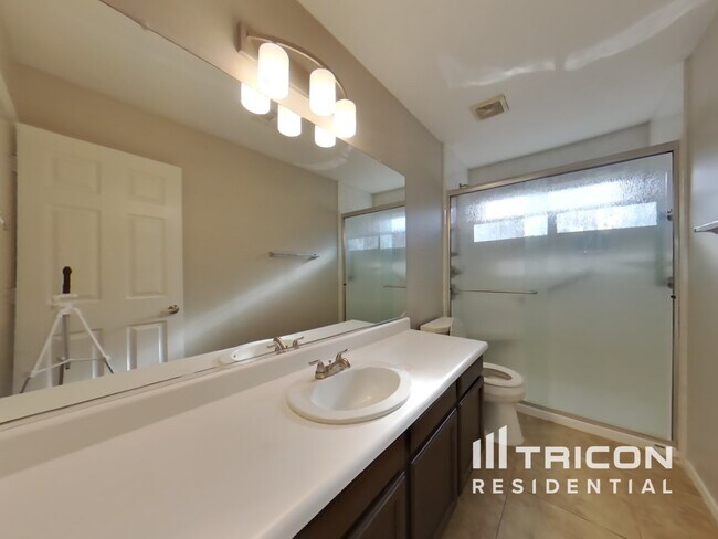 Building Photo - 43780 Elm Dr