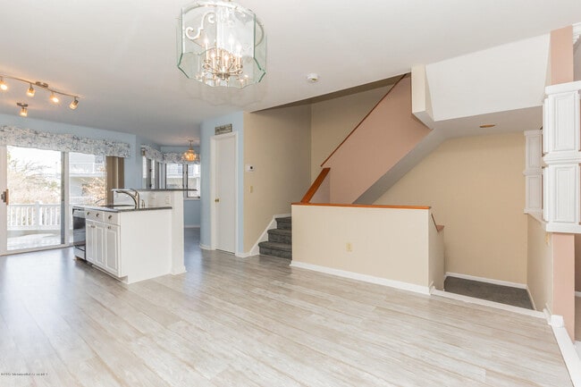 Building Photo - 6 Seawinds Way