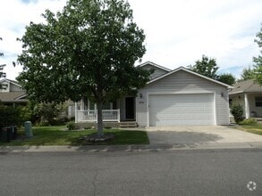 Building Photo - CDA Place Garden Home in Gated Community!