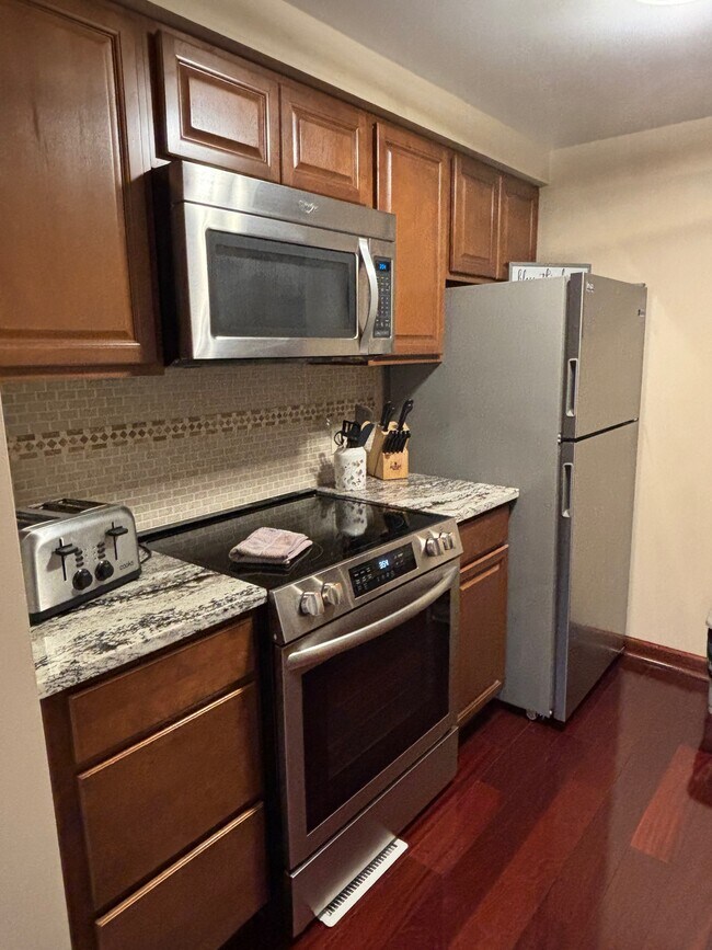 Kitchen - 20 Guilford Ln