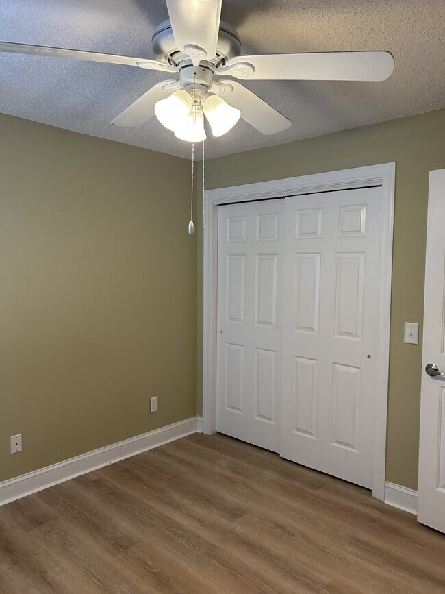 Building Photo - 627 Woodmoor Dr