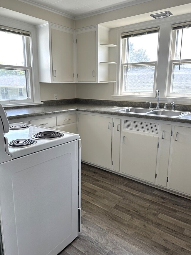 Building Photo - 820 Clay St