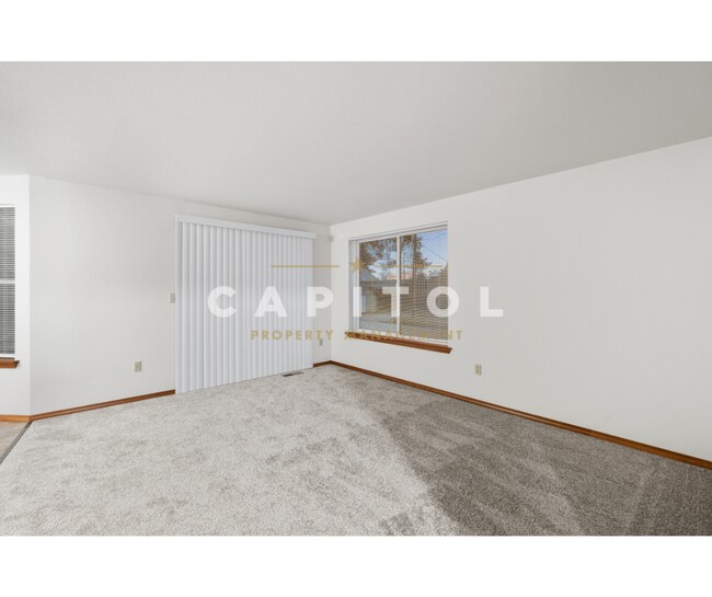 Building Photo - 1402 5th Ave SW