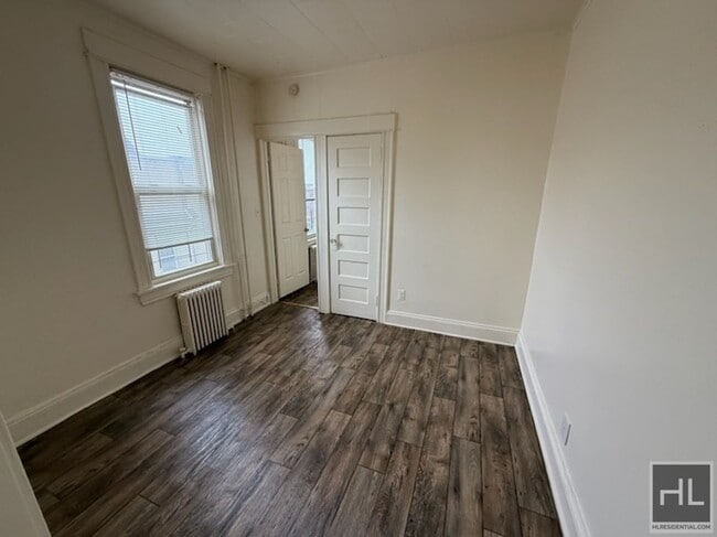 Building Photo - Cedar St