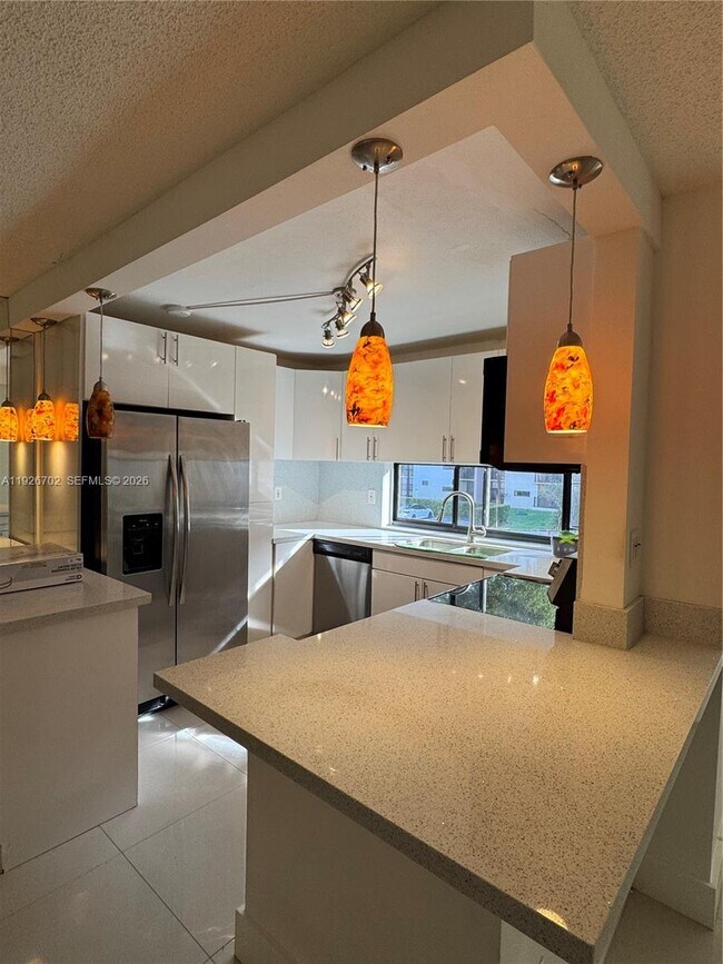 Building Photo - 17021 N Bay Rd