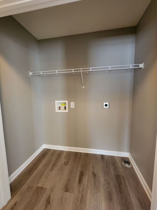 Building Photo - $1700 - 3 Beds 2 Bath + Bonus Room