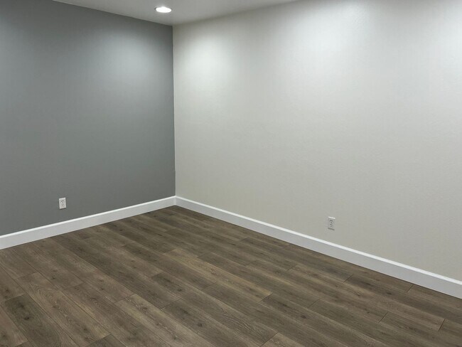 Building Photo - South Salinas Monterey Park Home