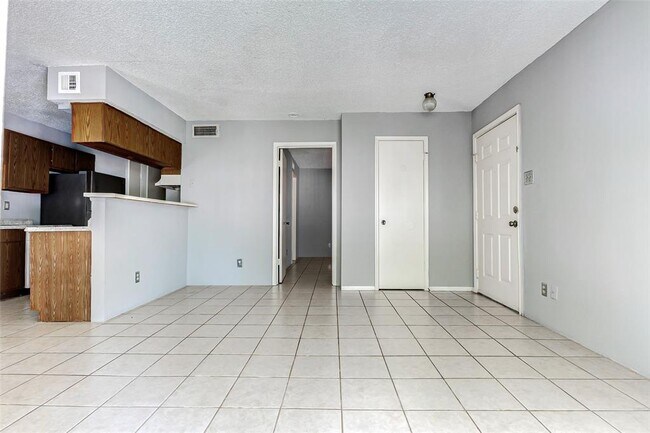 Building Photo - 2750 Holly Hall St