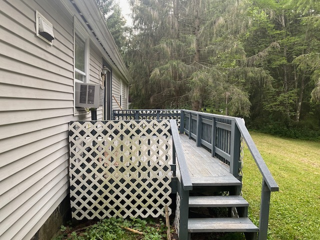 Private deck and yard - 34 Meadowlark Dr