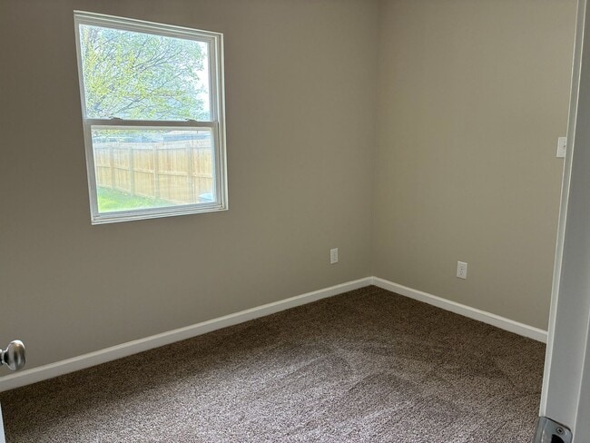 Building Photo - Two Bed and Two Bath House ready for Rent