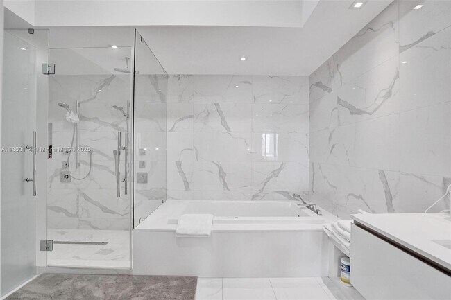 Building Photo - 5000 Island Estates Dr