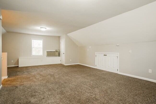 Building Photo - 146 Willowbrook Cir