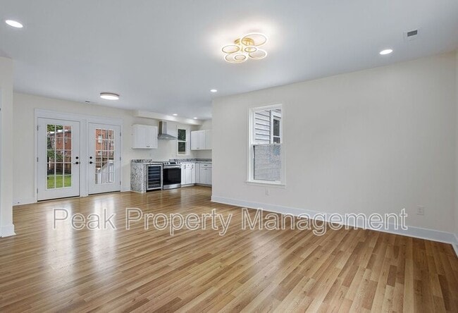 Building Photo - 2616 Redwood Ave