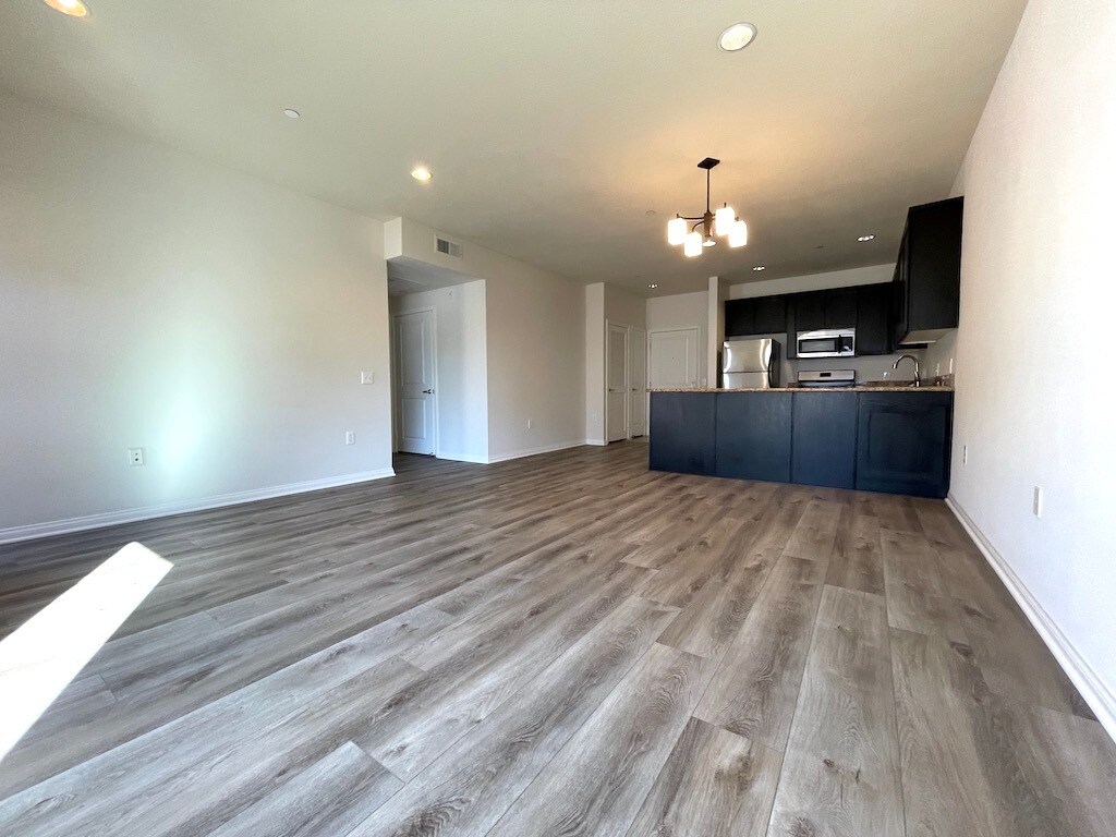 Building Photo - 5827 Carlton Way