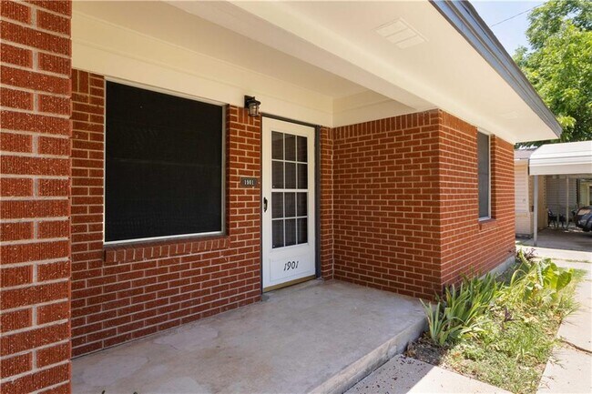 Building Photo - 1903 S 19th St