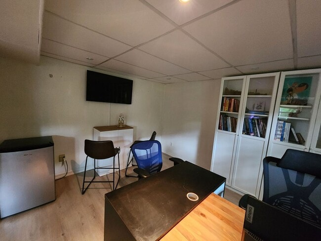 Building Photo - Beautiful 3-bedroom, 1.5-bathroom split-le...