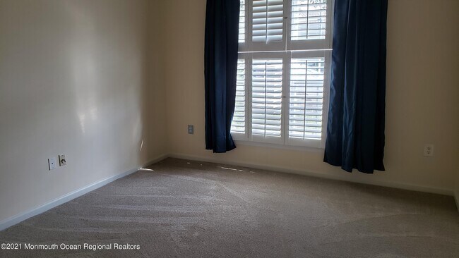 Building Photo - 388 Harrier Dr